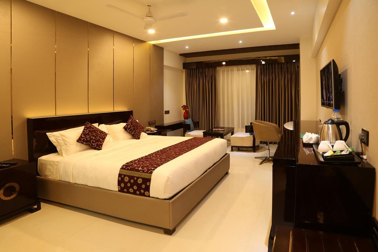 Hotel Atithi Аурангабад Екстериор снимка