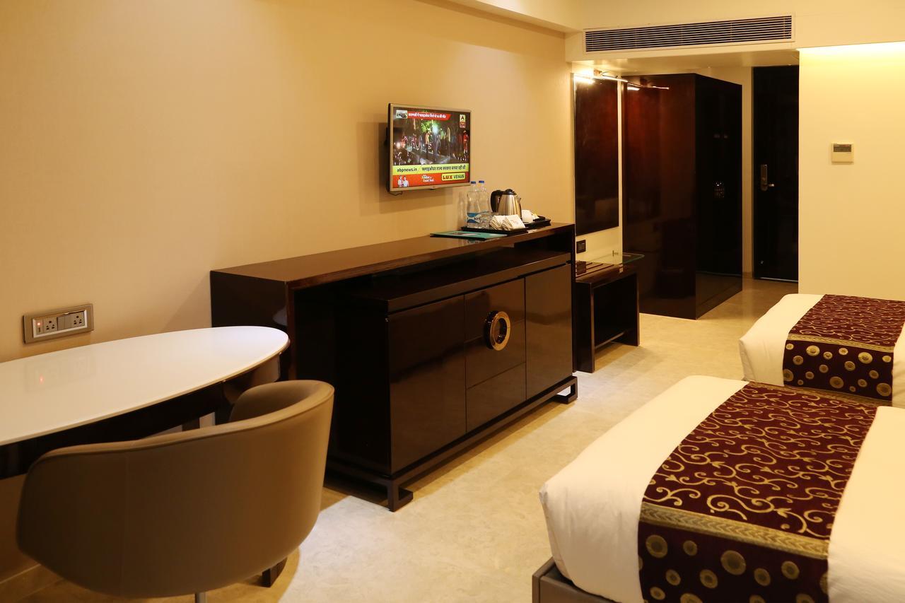Hotel Atithi Аурангабад Екстериор снимка